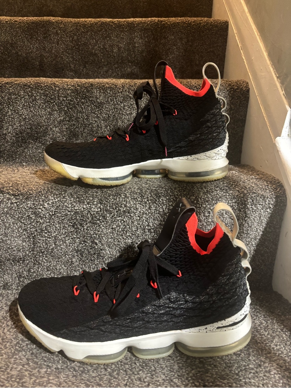 NIKE LEBRON 15 XV-BRIGHT CRIMSON WHITE BLACK MEN SIZE 13 FLYKNIT excellent care
